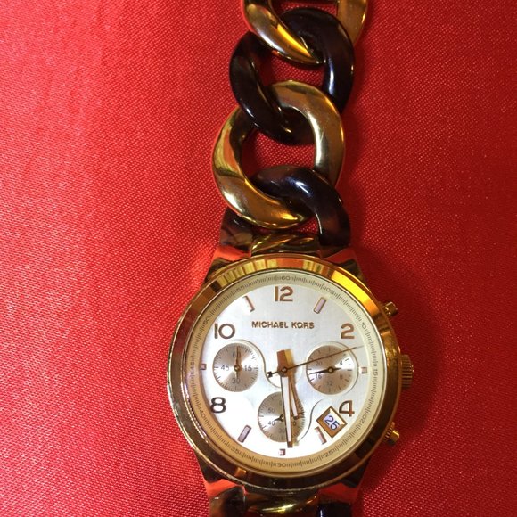 Michael Kors Women's Watch Gold Tone - Picture 2 of 4